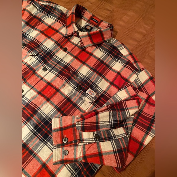 Dickies flannel button up shirt, size large, relaxed fit - Picture 2 of 3